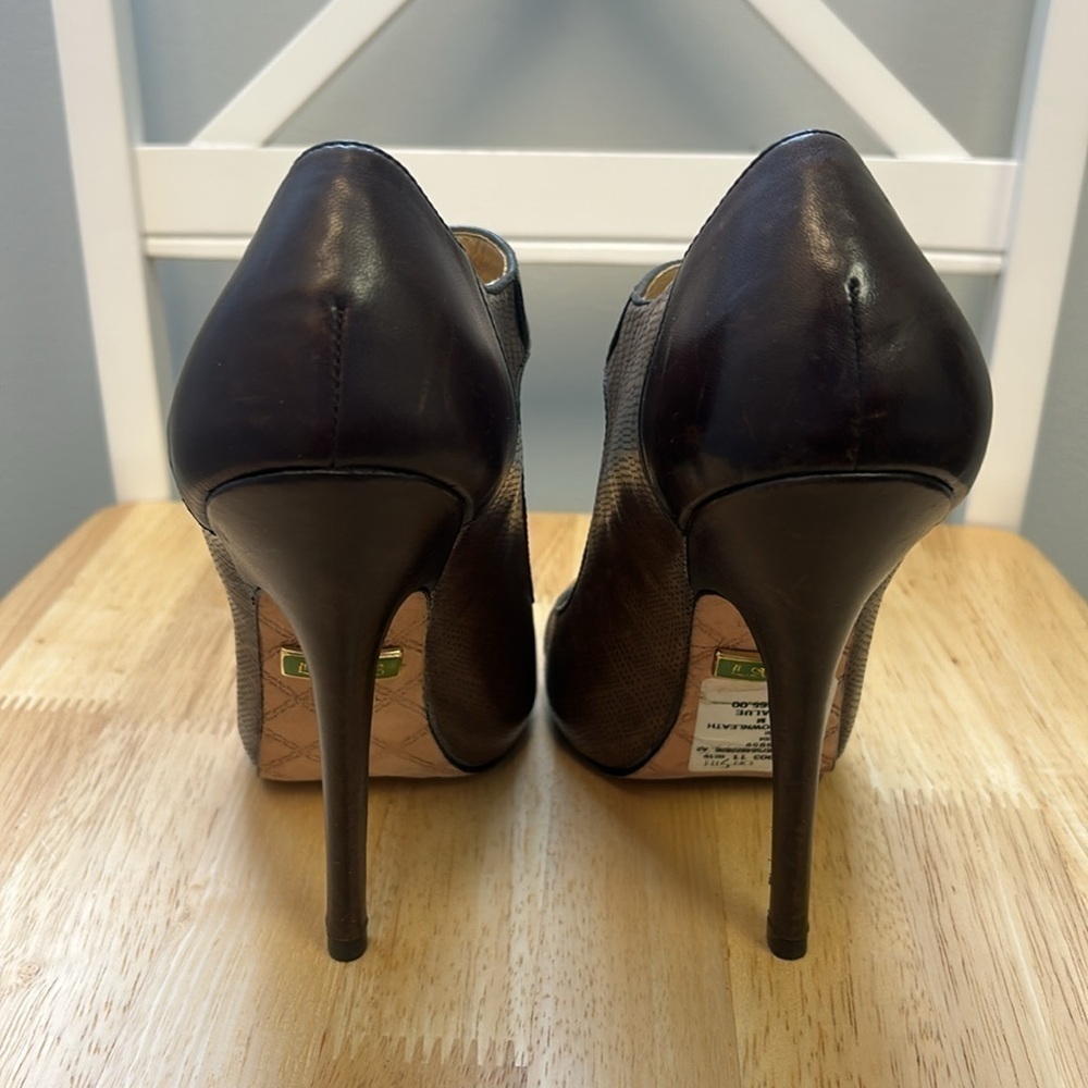 L.A.M.B. Hannah Brown Leather Women’s Heels Size 8.5M Made in Brazil - Picture 4 of 12